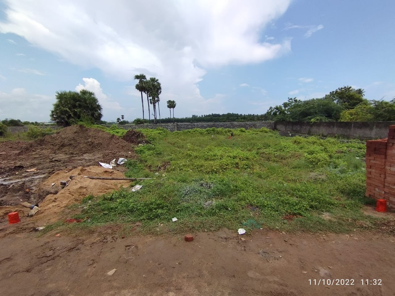 Land for sale in Injambakkam , ECR